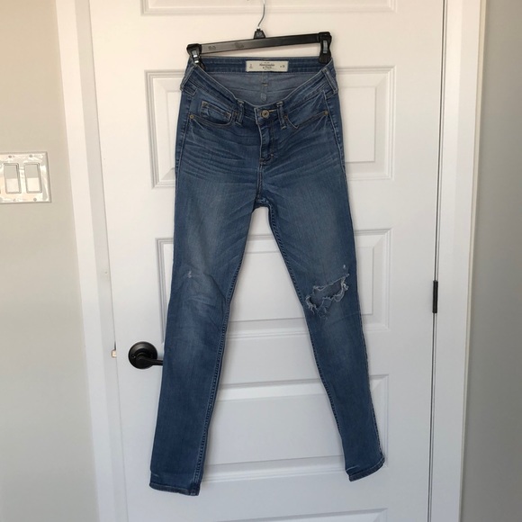 Abercrombie and Fitch skinny ripped jeans - Picture 1 of 4